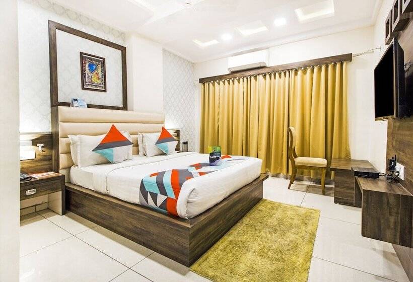 Fabhotel Royal Palace