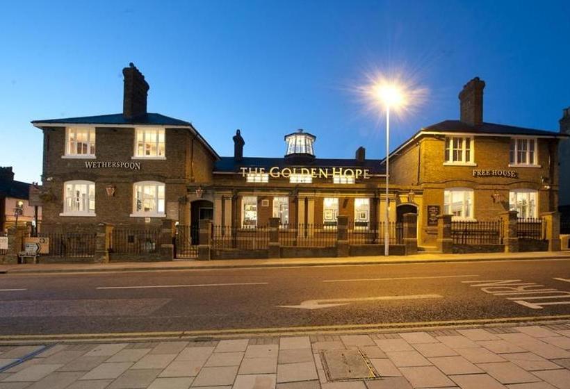 בית מלון כפרי The Golden Hope Wetherspoon