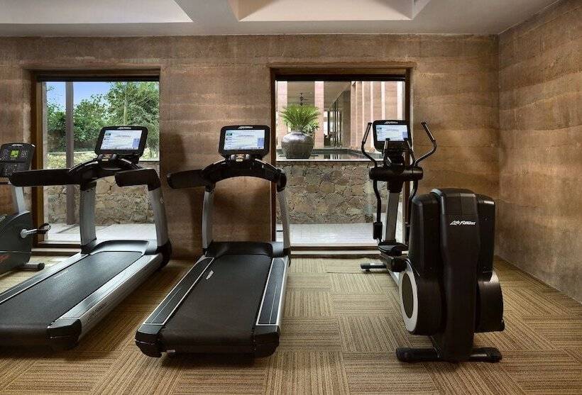 渡假胜地  The Lalit Mangar