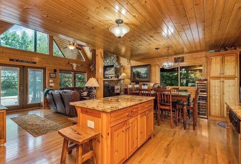 Appalachian Mtn Cabin Near New River State Park!