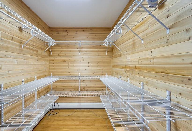 Beautiful Candlewood Lake House W/ Private Dock!