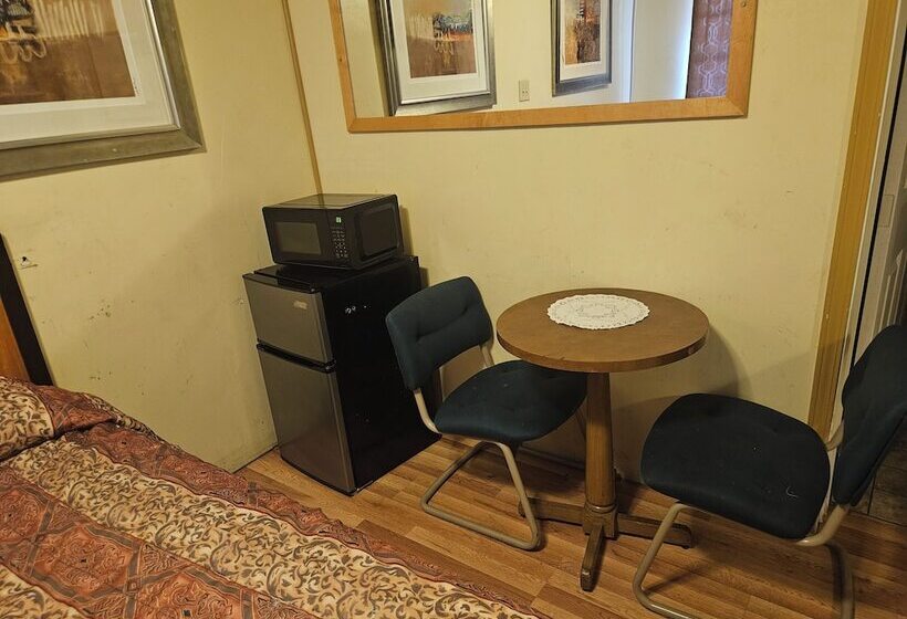 Branding Iron Motel