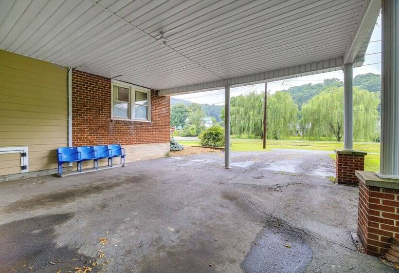 Charming Damascus Retreat W/ Deck & Creek Views!