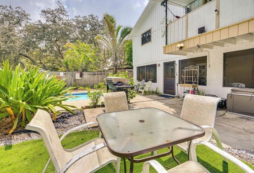 Cozy Tampa Retreat W/ Pool ~ 11 Mi To Downtown