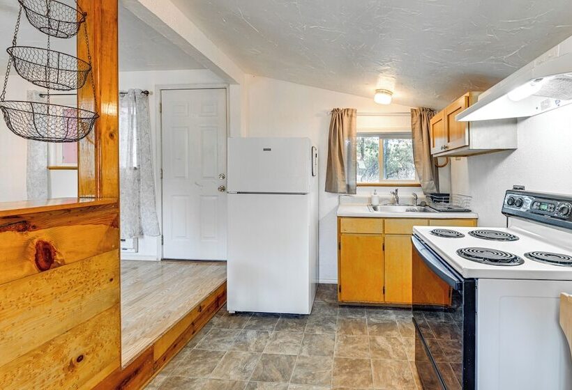 Grants Pass Cottage ~ 8 Mi To Rogue River!