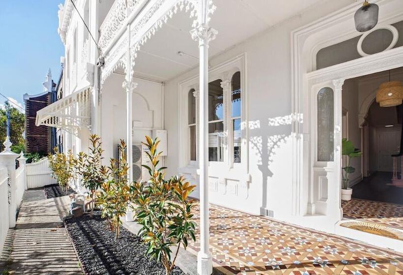 فندق فئة نجمة واحدة Fitzroy Private Rooms   132 Nicholson Homestay