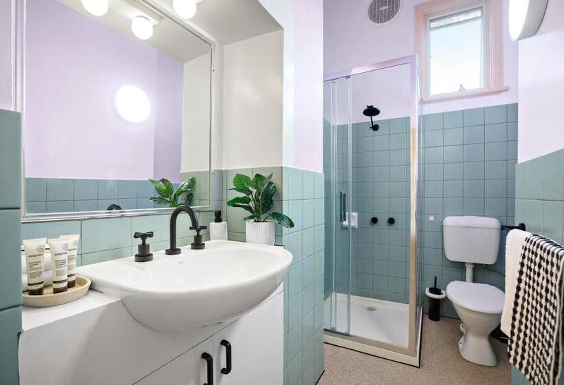 فندق فئة نجمة واحدة Fitzroy Private Rooms   132 Nicholson Homestay