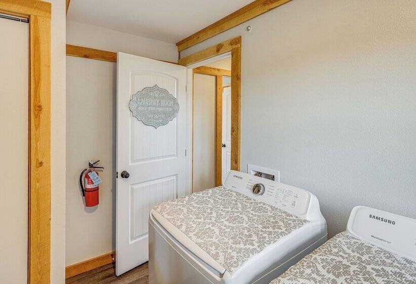 Mountain View Red Lodge Home   10 Mi To Skiing!