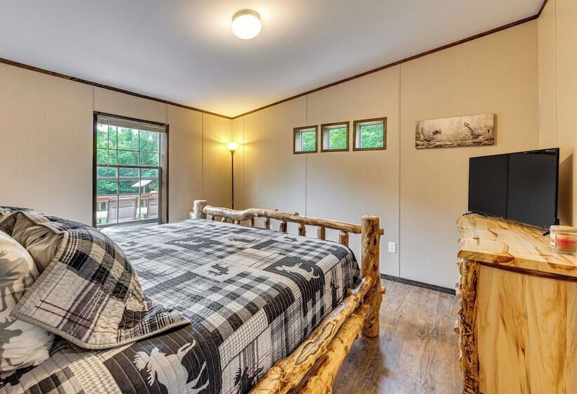 4 Mi To Lake Francis: Peaceful Pittsburg Home