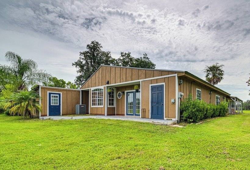 Spacious Micanopy Farmhouse W/ Luxurious Pool!