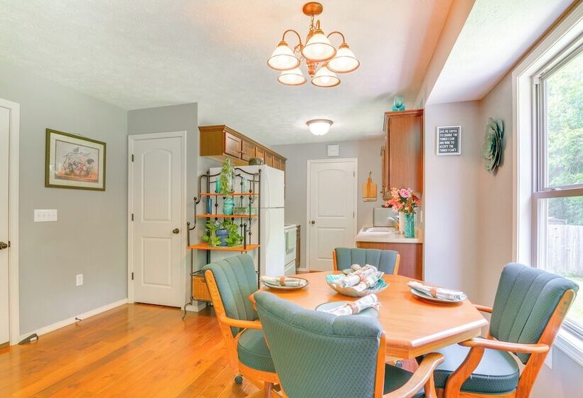 Springfield Area Home ~ 12 Mi To Downtown!