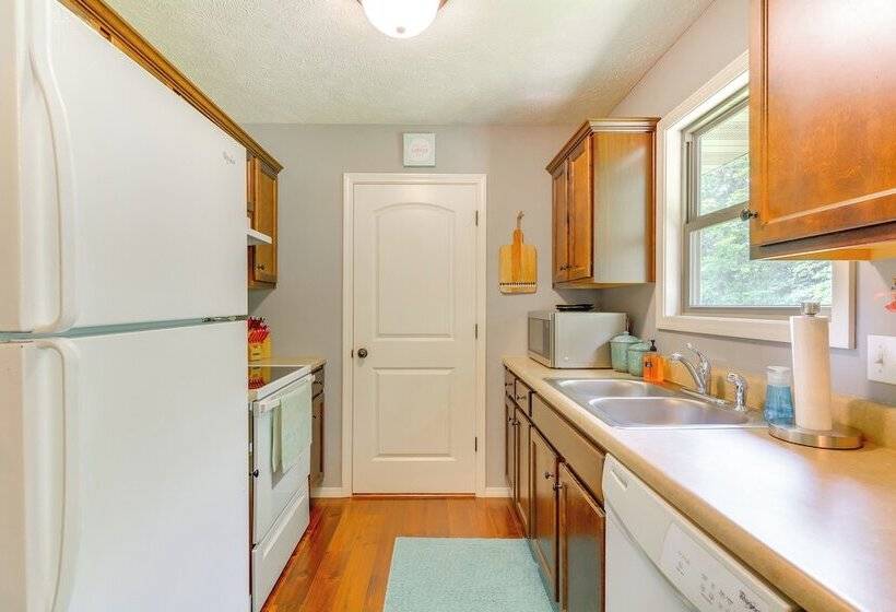 Springfield Area Home ~ 12 Mi To Downtown!