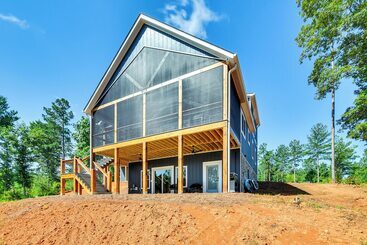 Private Hot Tub: Lakefront Connelly Springs Escape