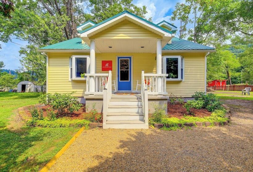 Updated Damascus Cottage On Appalachian Trail!