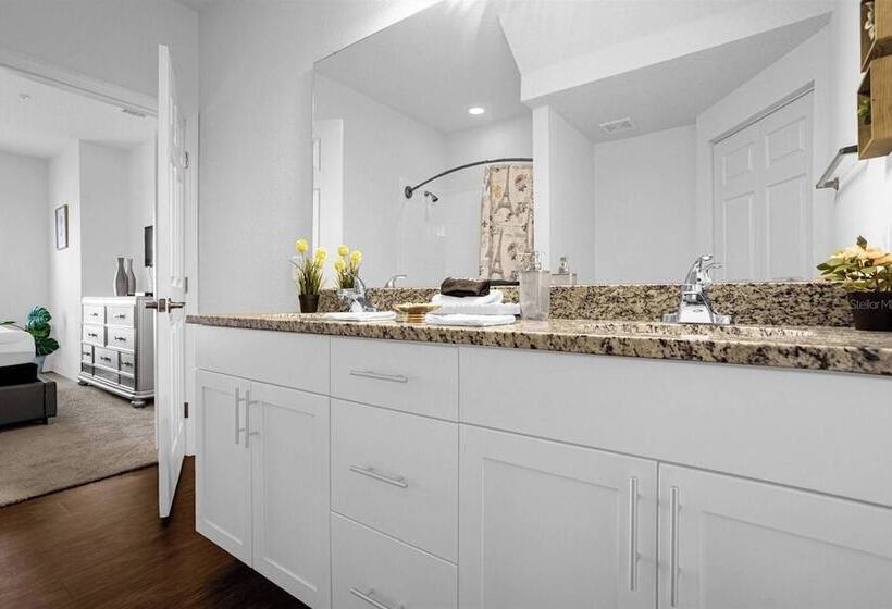 Beautiful Townhouse Next To Disney Parks 04