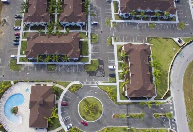 Beautiful Townhouse Next To Disney Parks 04