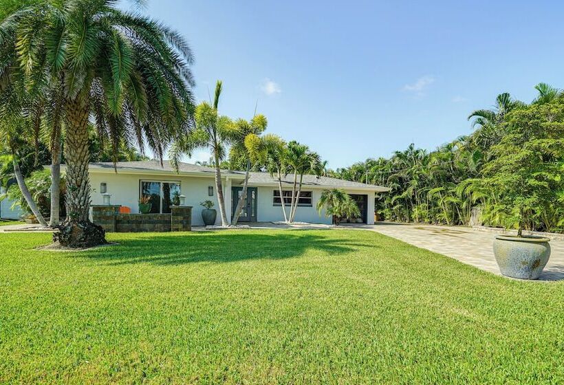 Walk To Beach: Cape Coral Home W/ Grill & Patio