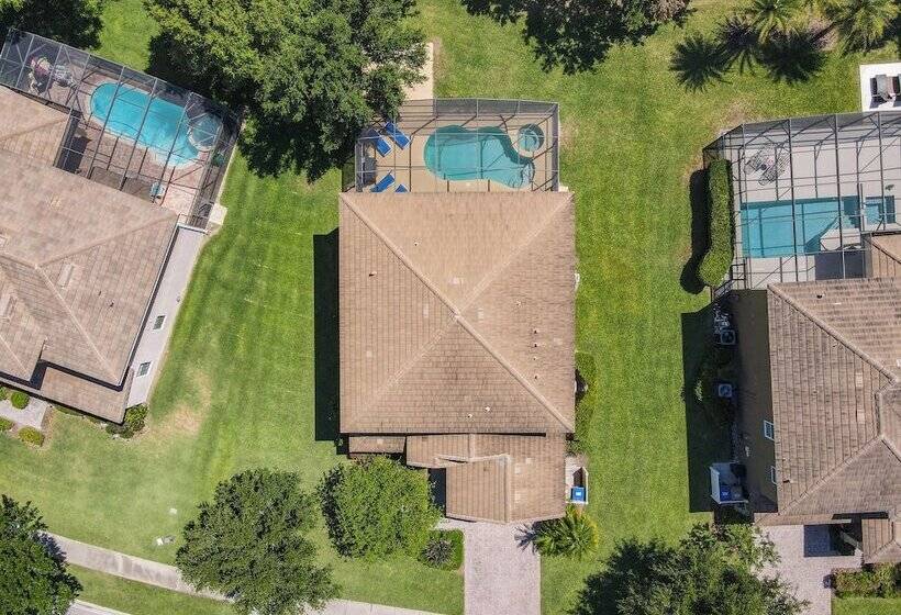 Calabria Villa Near Disney Pool Game Room