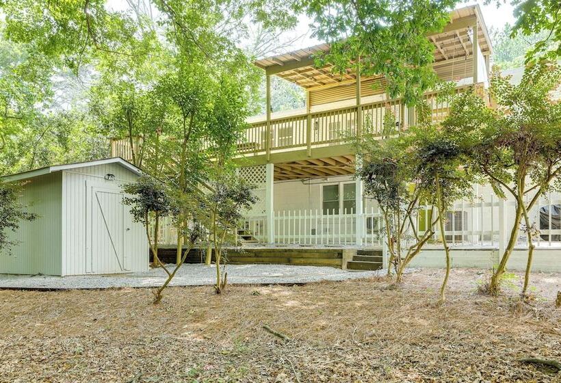Chamblee Home W/ Fireplace Near Hospitals
