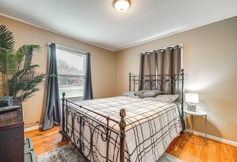 Charming Wilmington Home W/ Large Yard & Grill!