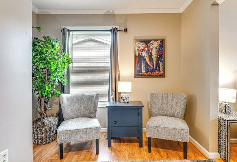 Charming Wilmington Home W/ Large Yard & Grill!