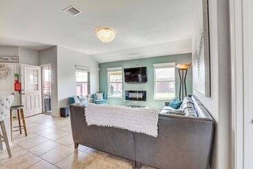 Chic & Relaxing Katy Escape W/ Community Pool!
