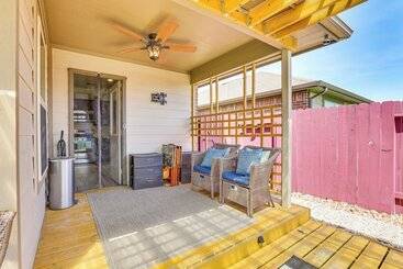 Chic & Relaxing Katy Escape W/ Community Pool!