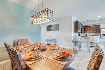Chic & Relaxing Katy Escape W/ Community Pool!