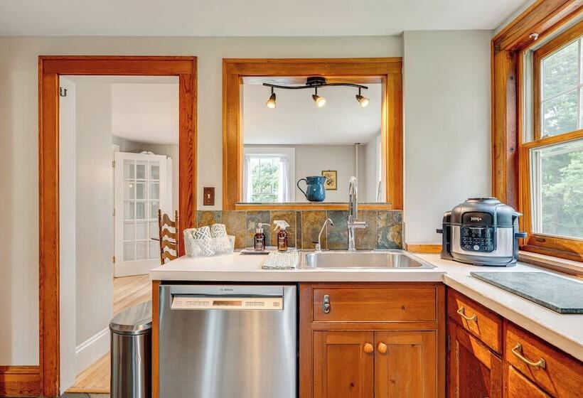 Family Friendly Retreat In Barre: 2 Spacious Decks