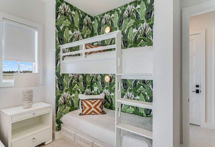 Friday S Comin  132 Bar