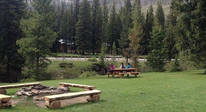 Отель Grizzly Lodge