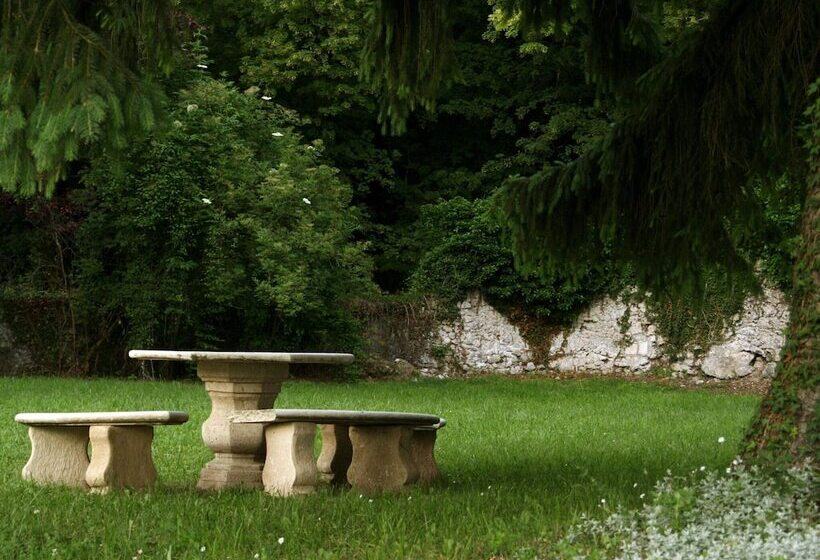 호텔 Renovated Castle Apartment With Swimming Pool