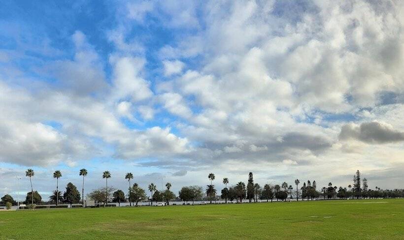 هتل Residence On Langley Park