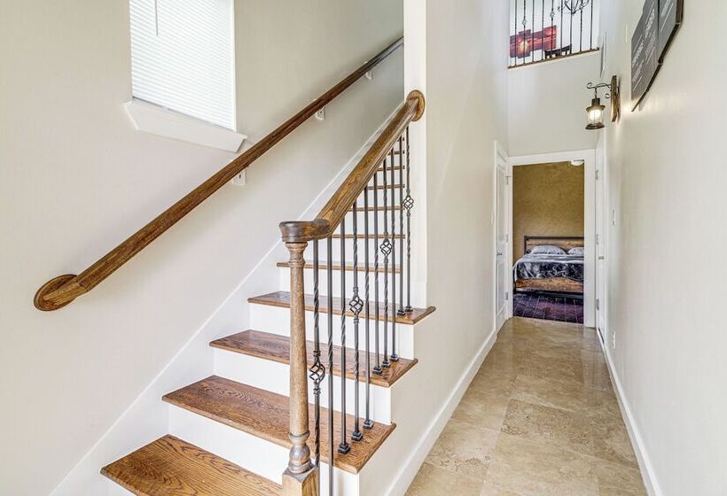 Houston Home W/ Rooftop Patio   3 Mi To Downtown!