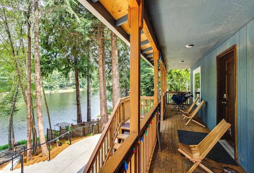 Lakefront Gig Harbor Home W/ Deck & Views