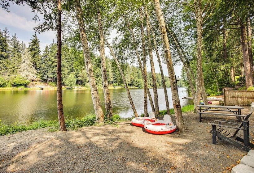 Lakefront Gig Harbor Home W/ Deck & Views