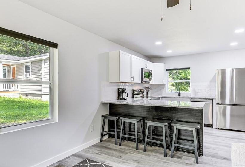 Lakegoer S Retreat In Huntersville ~ 7 Mi To Water