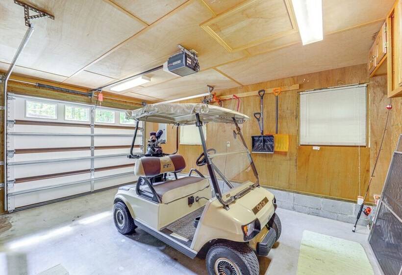 10 Mi To Slopes: Peaceful Newland Home W/ Balcony!