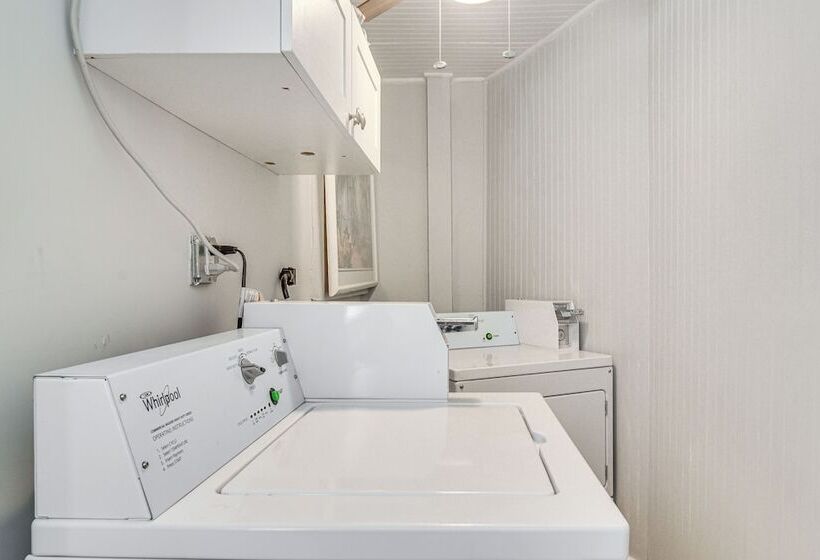 Pet Friendly Largo Duplex W/ Patio!