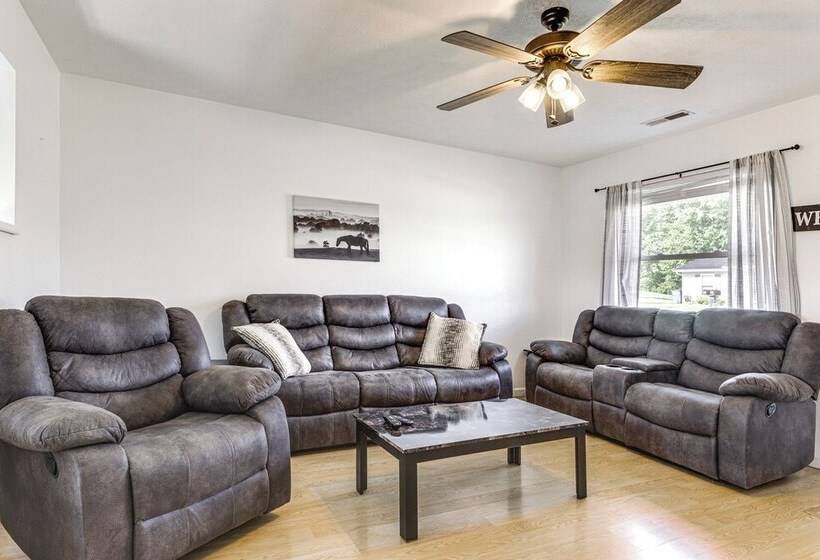 Quiet Dry Ridge Home W/ Yard Near Ark Encounter!