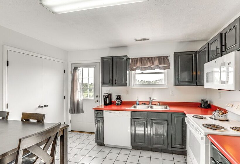 Quiet Dry Ridge Home W/ Yard   Near Ark Encounter!