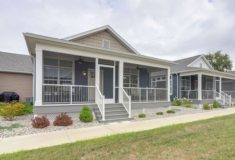 Lakeside Marblehead Home W/ Screened Patio!