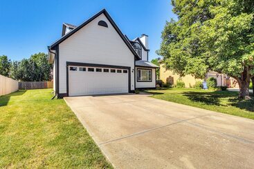Spacious Olathe Home W/ Fireplace: Near Parks!