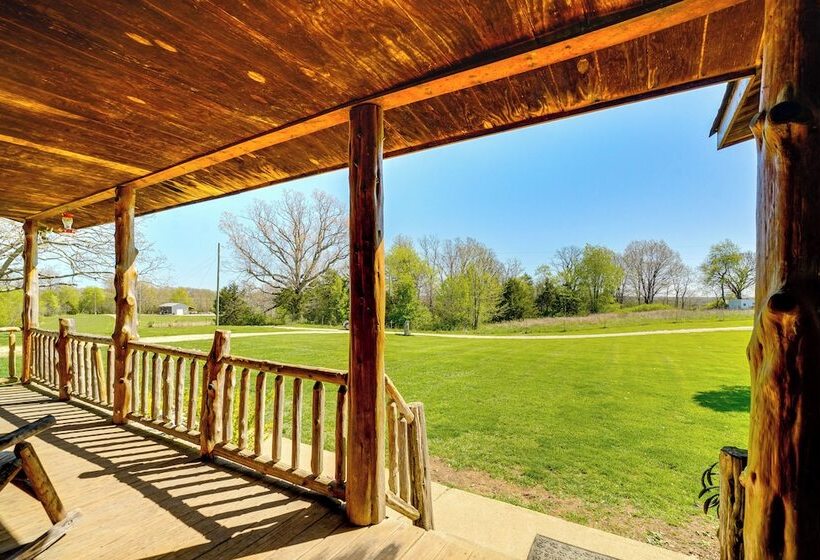 Spacious Ozarks Family Home   Private Pool & Grill