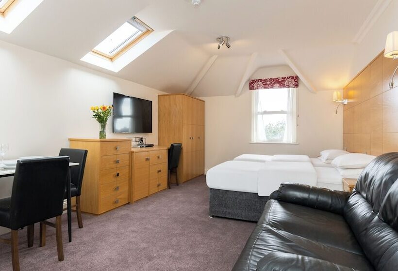 Teddington Lodge