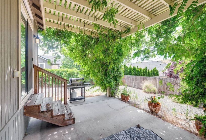 West Richland Home W/ Large Yard: Near Wineries!