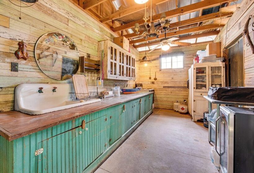 Whimsical New Roads Home < 1 Mi To Main Street!