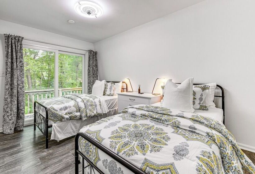 Woodsy Concord Retreat ~ 11 Mi To Nascar!