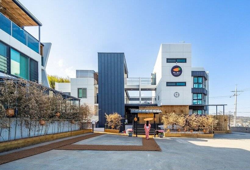 Carrot Ryokan Poolvilla