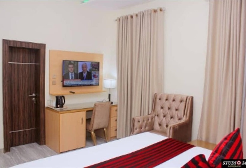 Elegant Hotel & Suites By City Green
